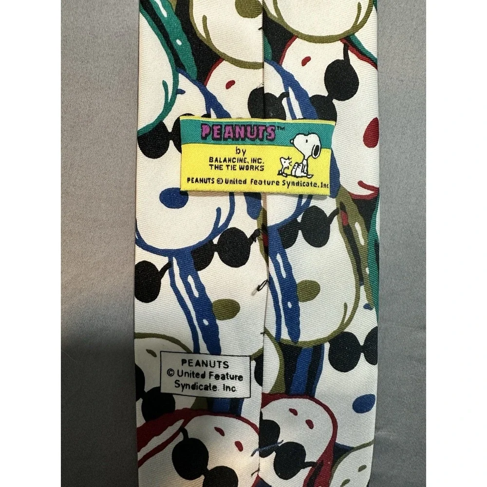 VTG PEANUTS  Rare SNOOPY Head White Colorful Faces Neck Tie‎